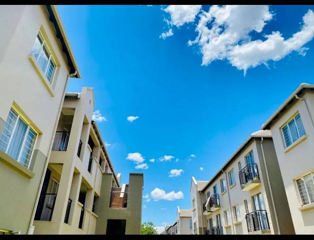 2 BEDROOM TOWNHOUSE FOR SALE IN KLIPPOORTJIE